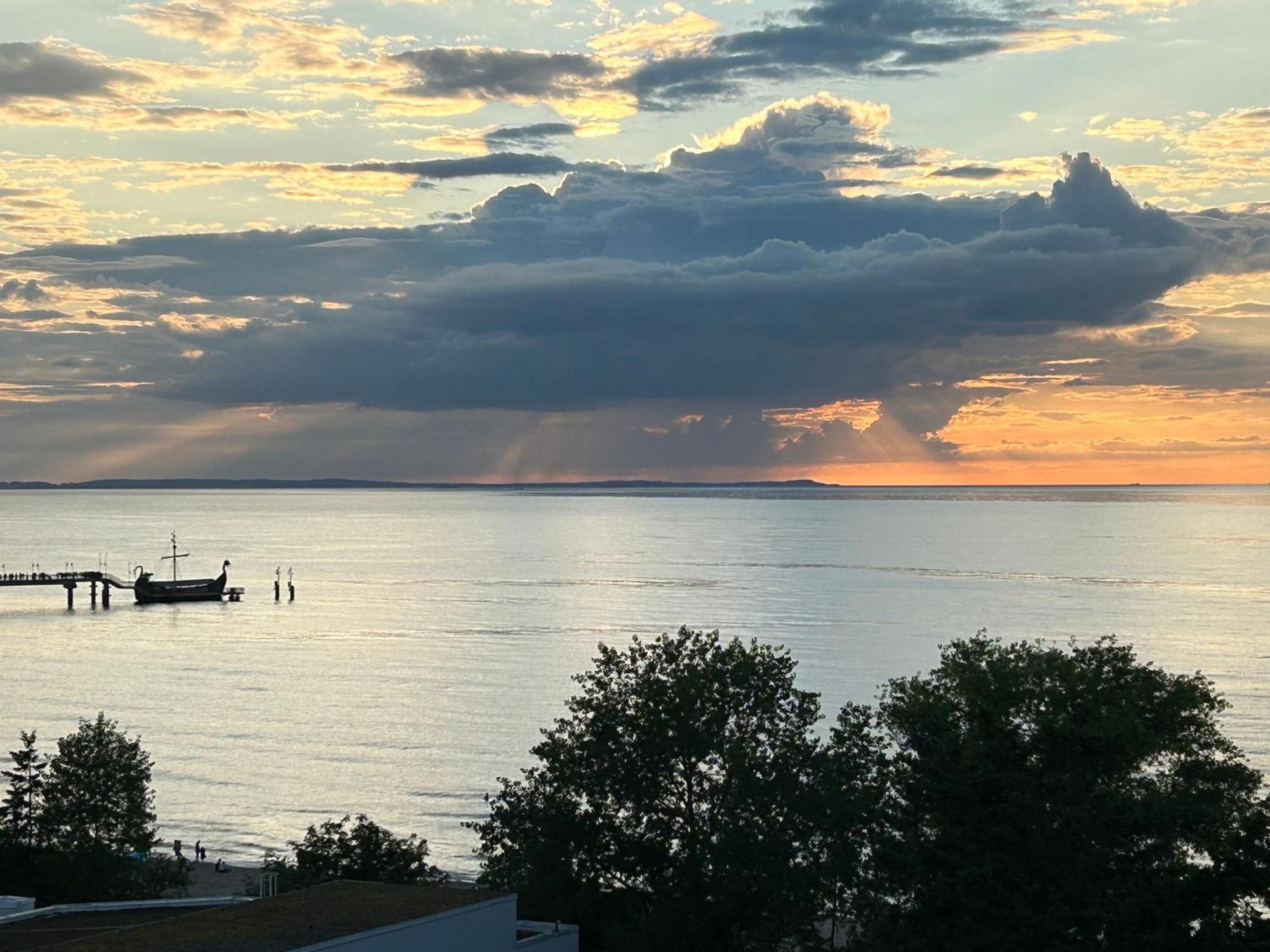 Luxe Baltic Sunset Apartment Miedzyzdroje Bagian luar foto